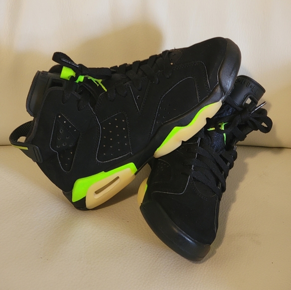 Jordan 6 Retro - Picture 2 of 7